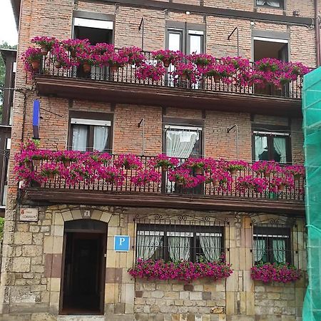 Pension Rosa Cabezón de la Sal المظهر الخارجي الصورة